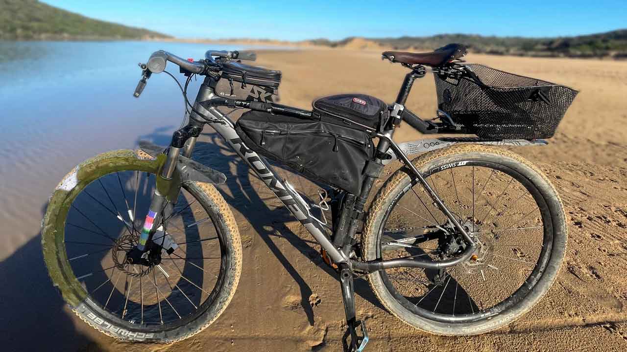bikepacking-basket-setup