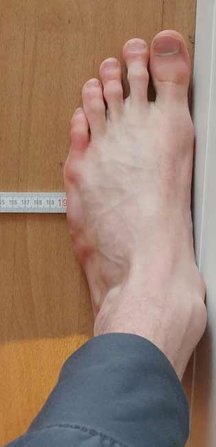 Measuring width of foot