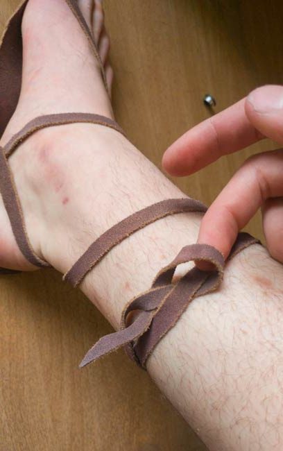 How-to-tie-tarahumara-barefoot-sandals