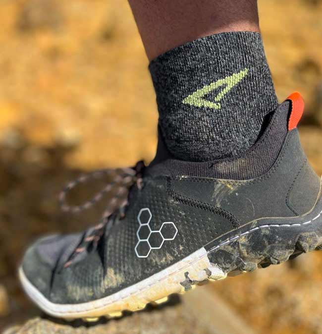 高価な購入 vivobarefoot TRACKER DECON LOW FG2 M - メンズ